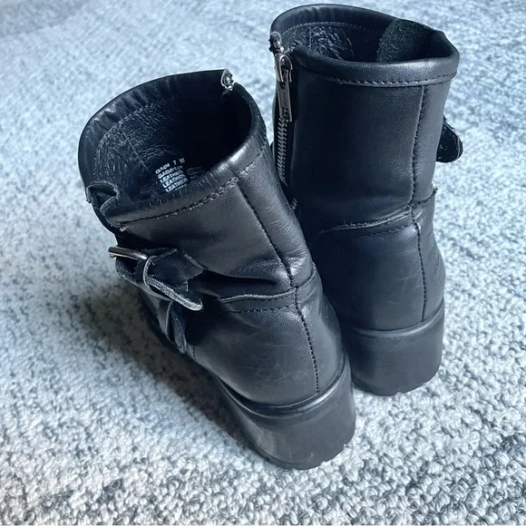 STEVE MADDEN “Gain” Genuine Leather Moto Boots Silver Buckles Lug Sole - Picture 7 of 9